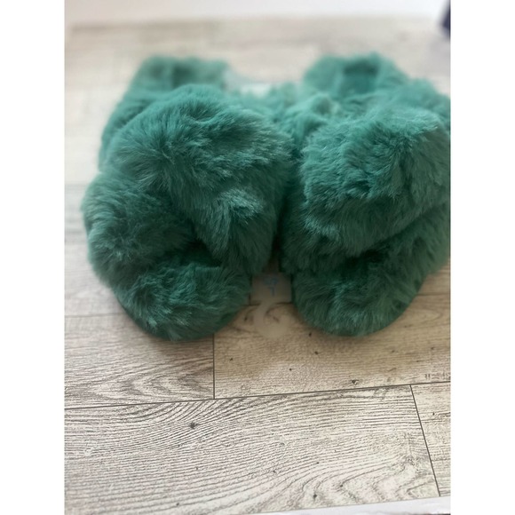 Cat & Jack Girls Turquoise Crossband Fur slippers Large 4/5 - Picture 3 of 4